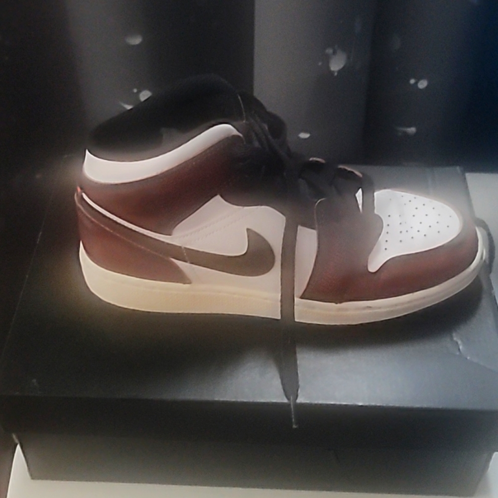 Kids Air Jordan 1 Mids size Y6.5
